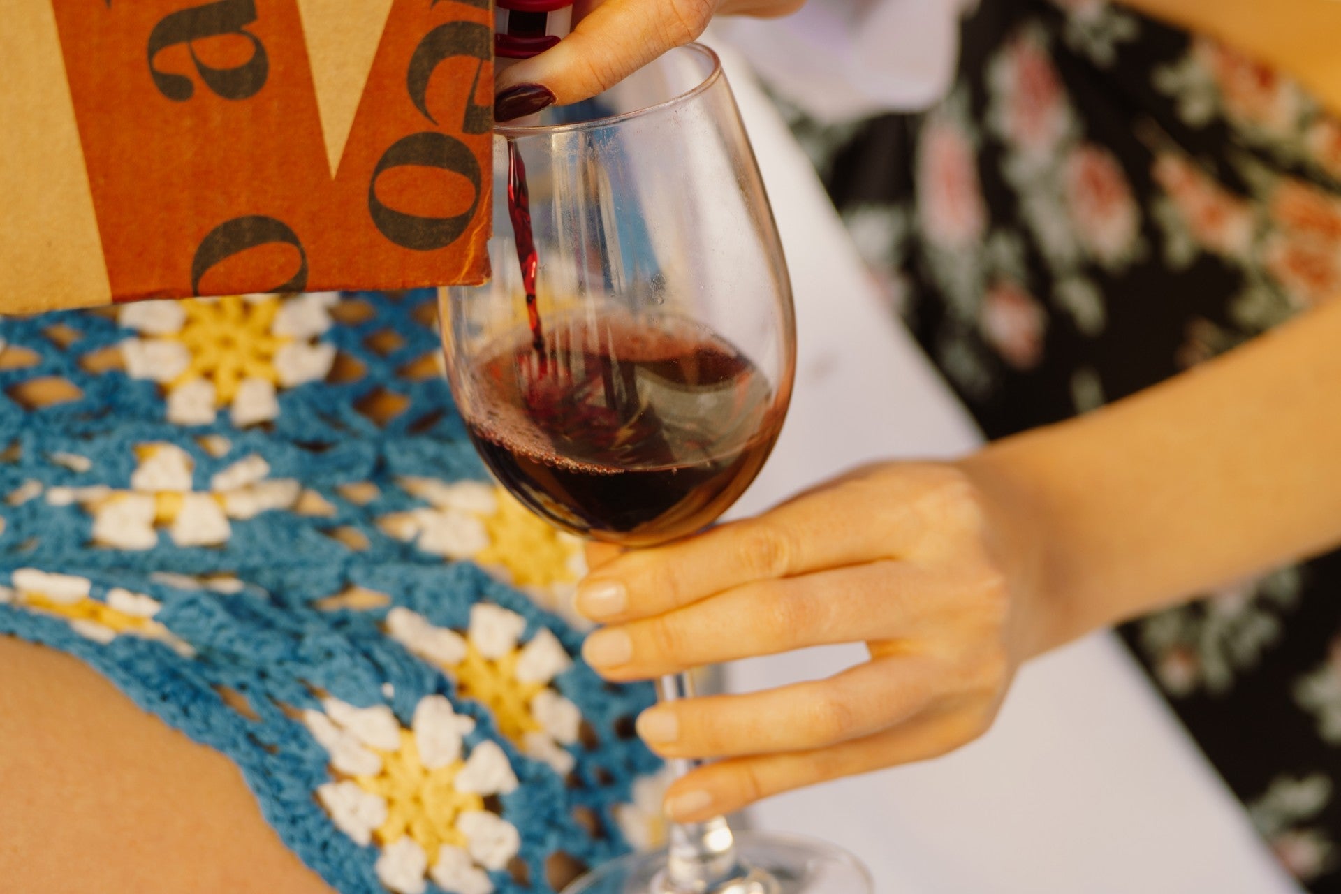 Crafting the Perfect Wine Gift Basket with Alileo Wines